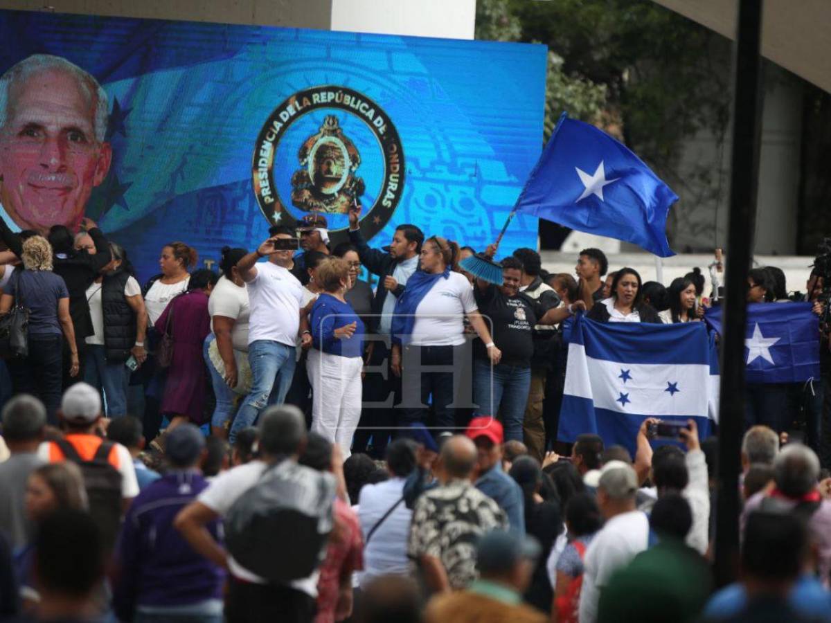 Las mejores imágenes que dejó la toma de posesión de Nasry Asfura