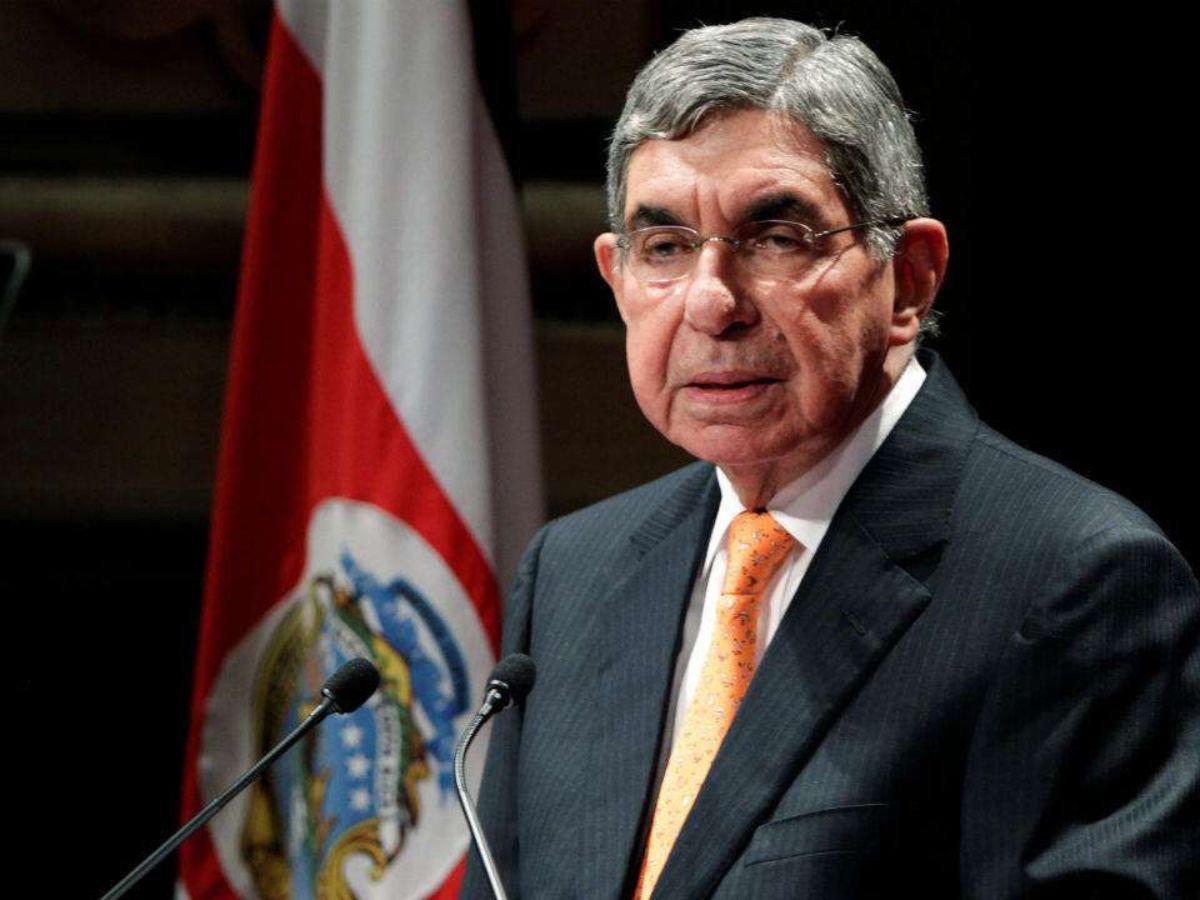 Óscar Arias celebra suspensión de “disparatada idea” de las visas