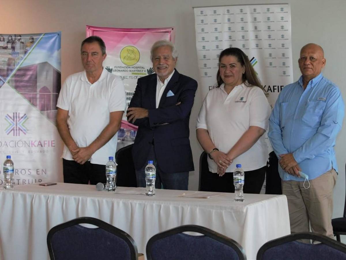 Este equipo médico desde los años 90 han realizado una enorme labor social en países de la región.