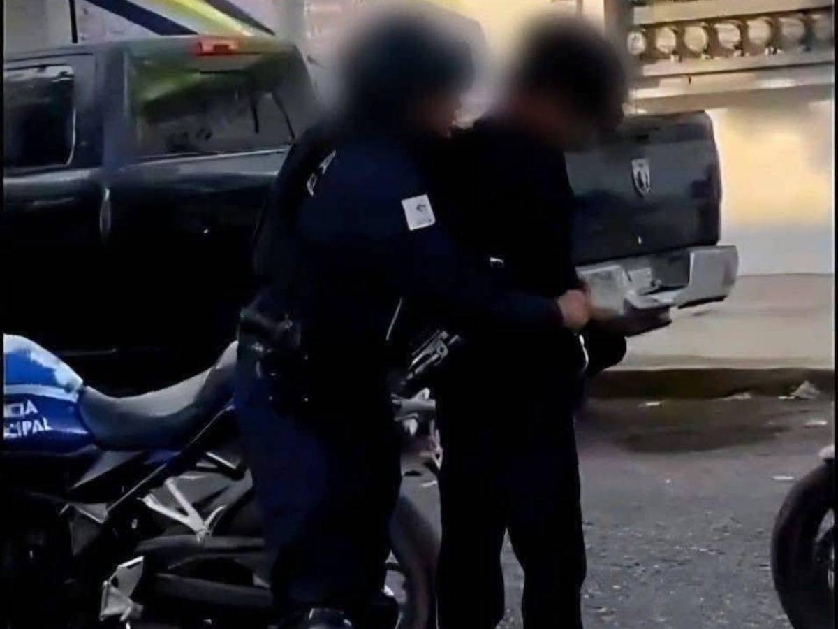 Usó un rifle AR-15: Estudiante mata a dos profesoras en colegio de Michoacán