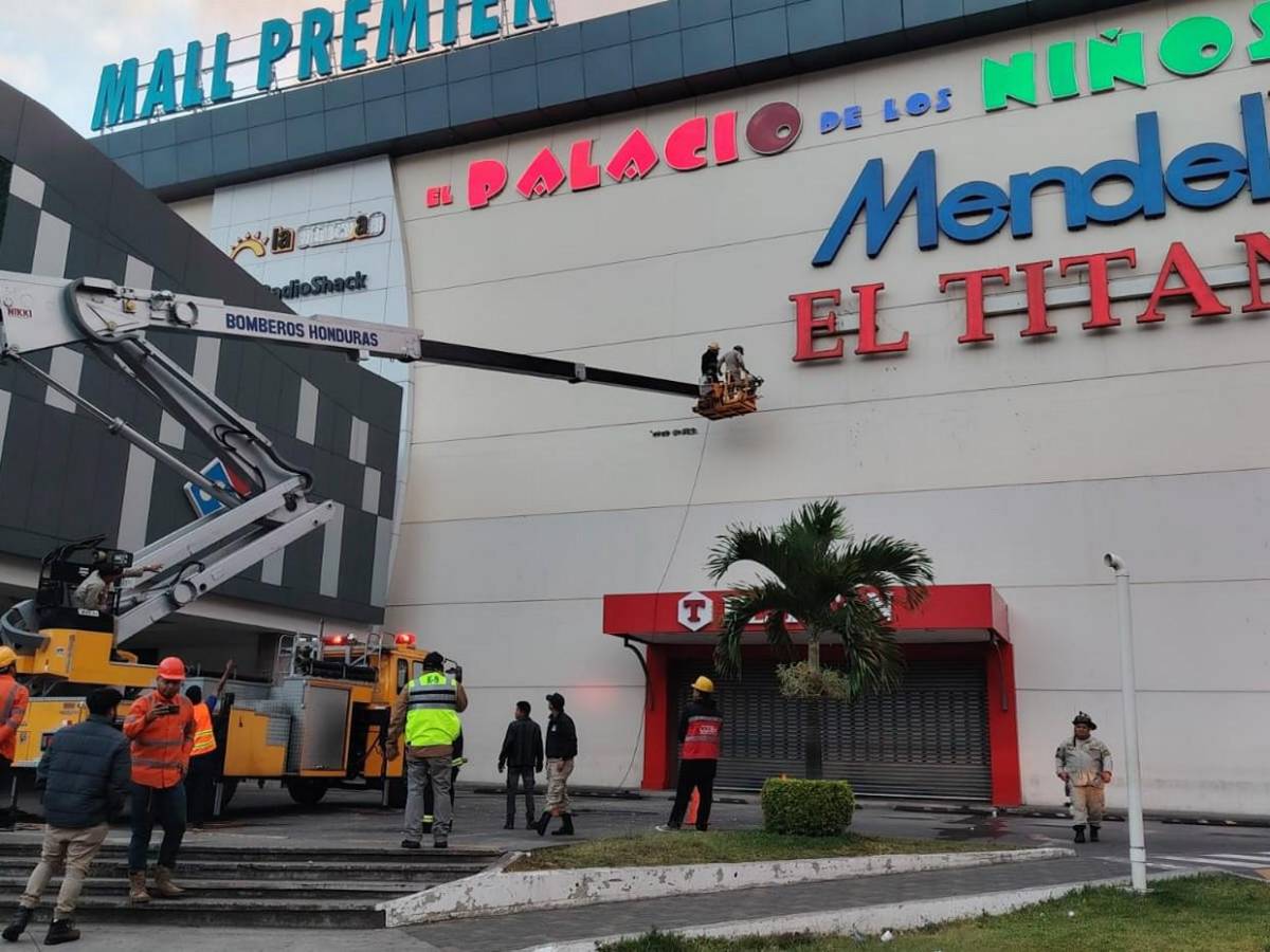 Controlado a tiempo: bomberos evitan que incendio en mall  de Comayagüela se expanda