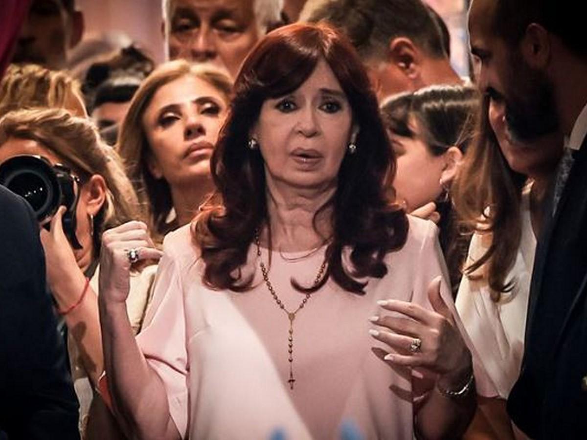 Justicia argentina reabre causas contra Kirchner por lavado y obstrucción
