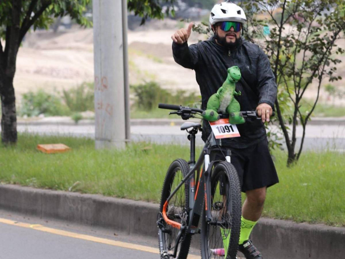 Caídas, alegría y pasión: así se vivió la decimocuarta edición de la Vuelta Ciclística EL HERALDO