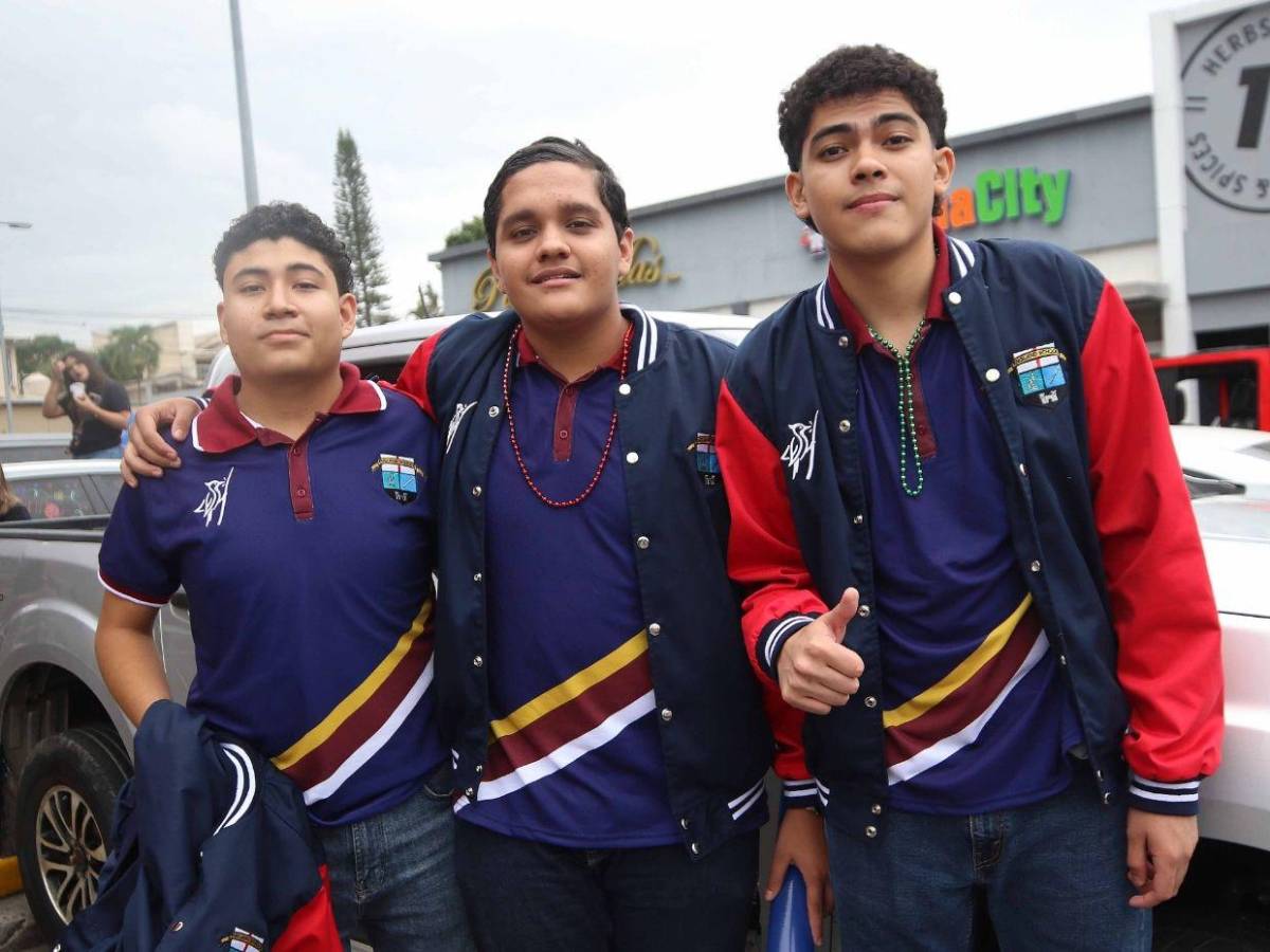Entre vítores y orgullo, England School celebra la Senior Entrance de sus 48 graduandos