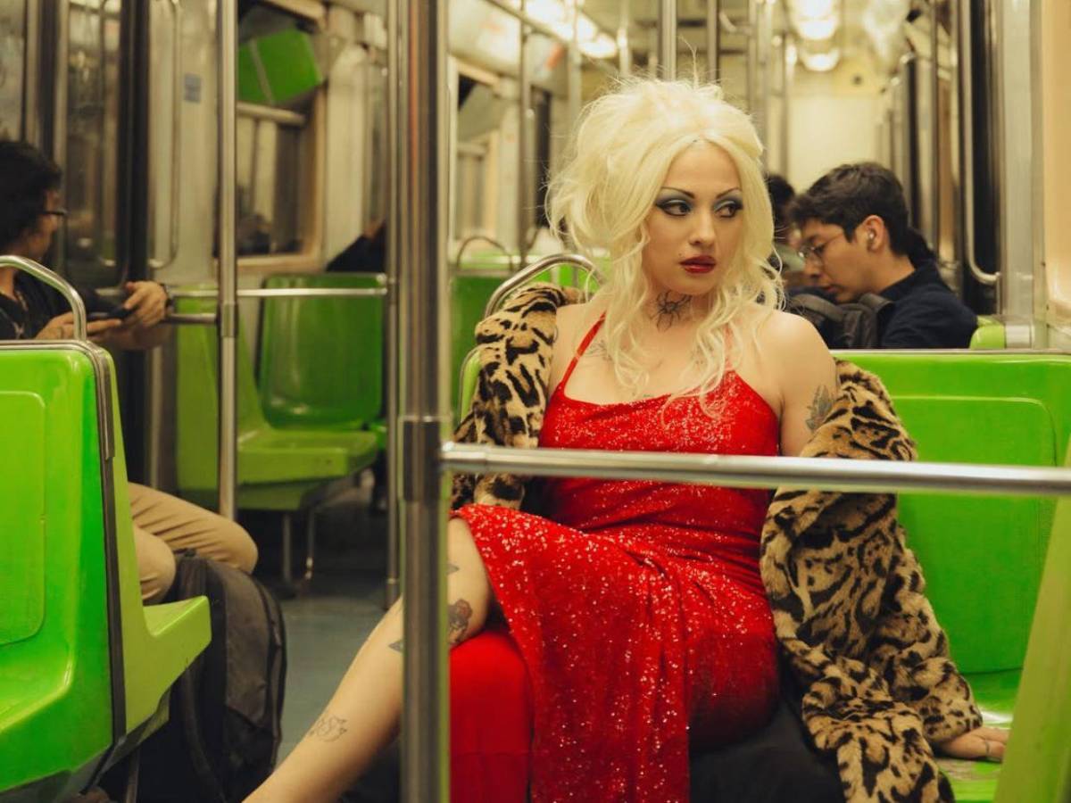 Mon Laferte llegará a Honduras con su Femme Fatale Tour