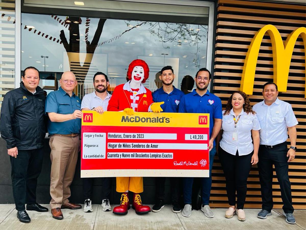 Con la apertura de su nuevo restaurante, McDonald´s hizo una donación de L 49,200 a Senderos de Amor.