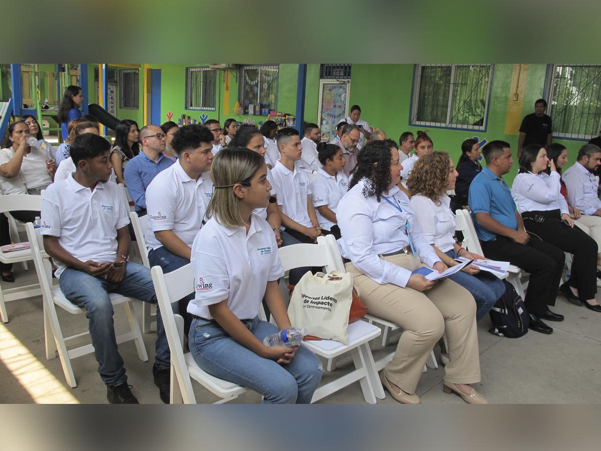 Al evento de firma de alianza se hicieron presentes ejecutivos de Grupo Ficohsa, Glasswing Internacional, Funadeh, jóvenes pertenecientes del programa e invitados especiales.