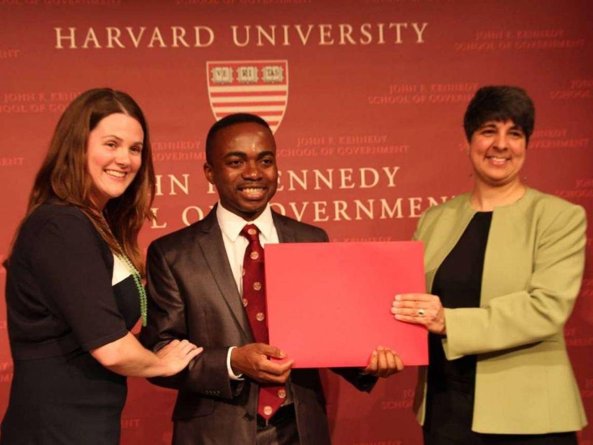 Luther se graduó en Harvard. Sacó un posgrado en Administración Pública de Gobierno y un certificado en Políticas Públicas y Gerencia.