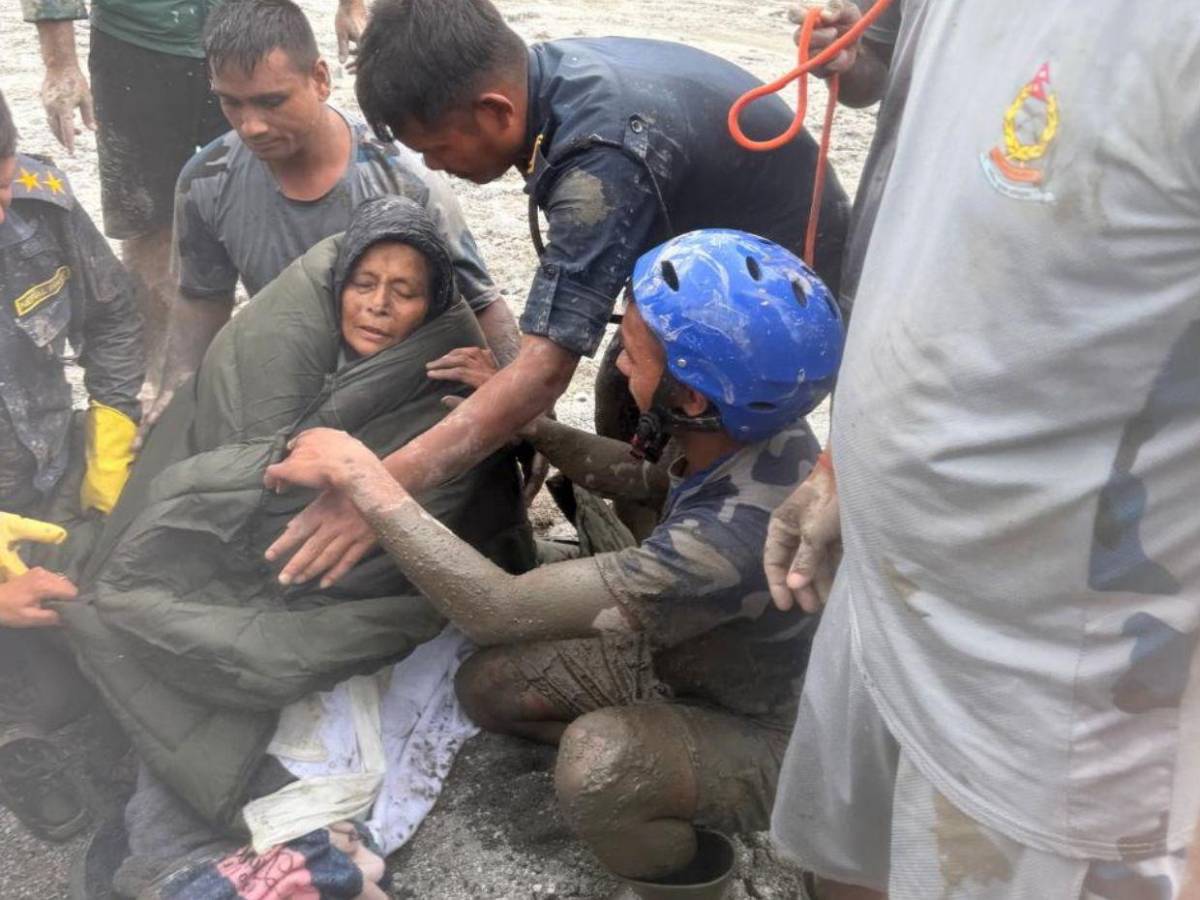 En cuanto veía la luz, gritaba: el relato de un chino que estuvo atrapado 11 días en un túnel de Nepal