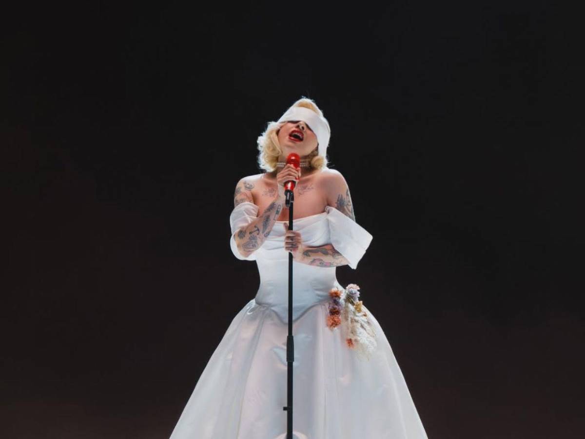 Mon Laferte llegará a Honduras con su Femme Fatale Tour