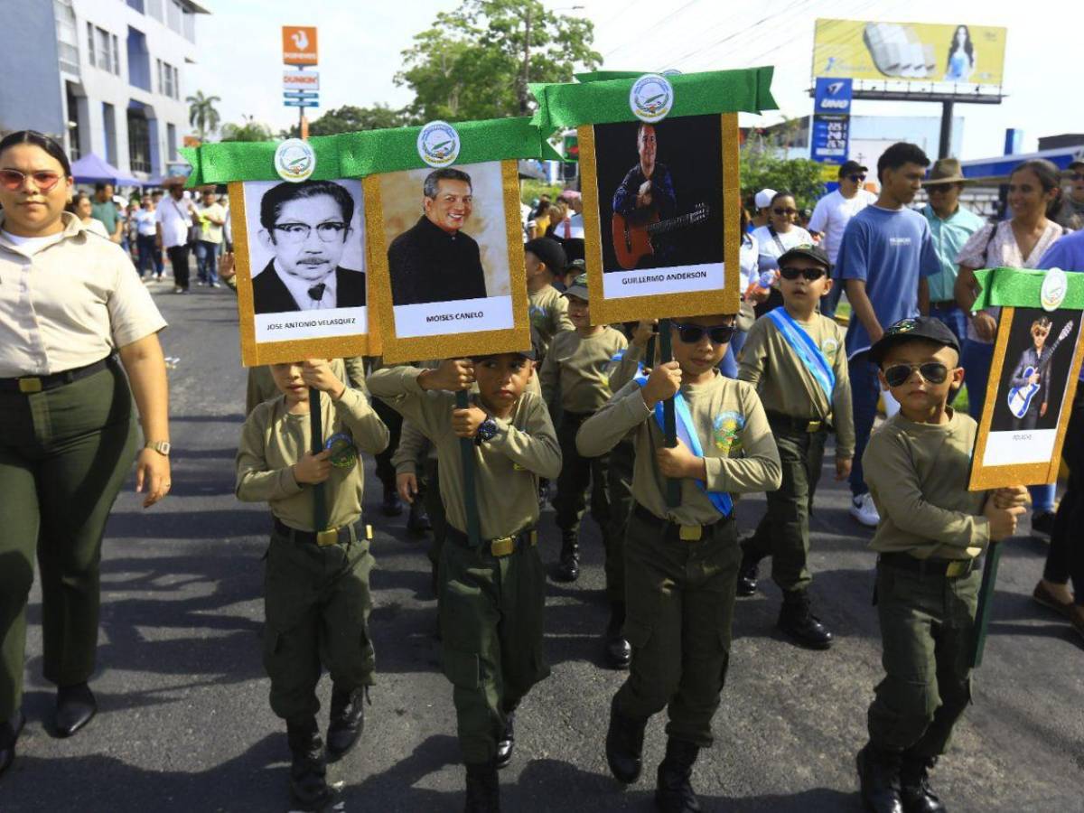 Cuadros de cadetes honran a la patria en los desfiles de independencia