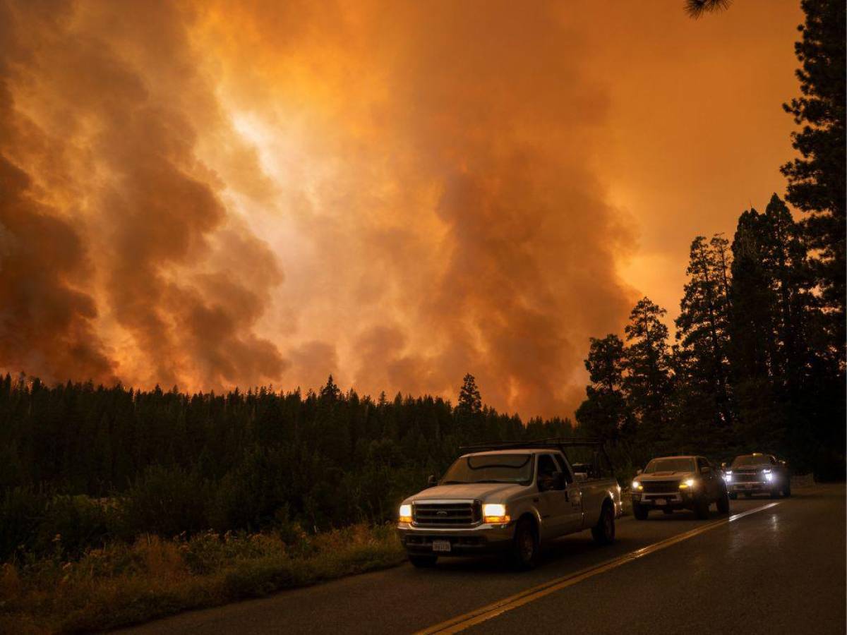 Miles de evacuados en EEUU mientras el fuego en California se extiende