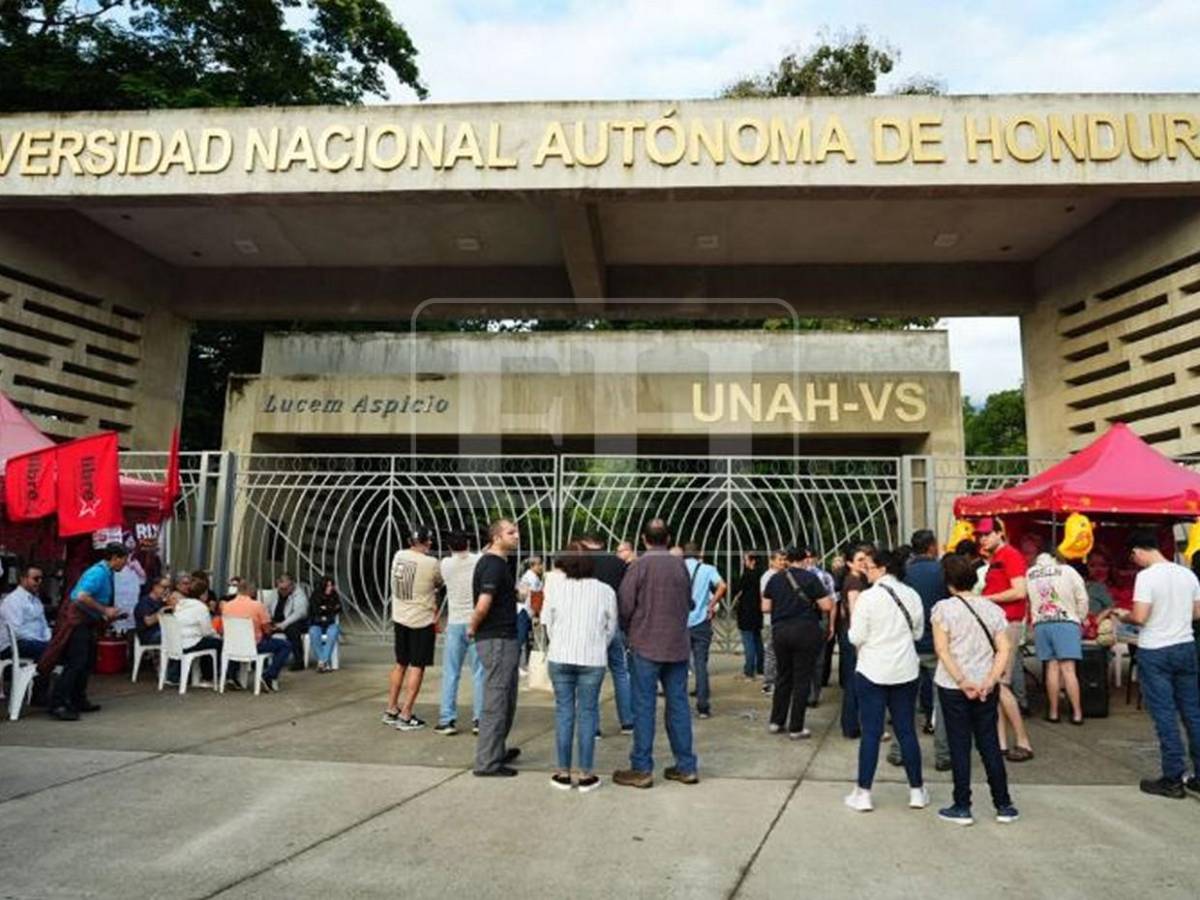 Hondureños madrugaron a esperar apertura de urnas para votar