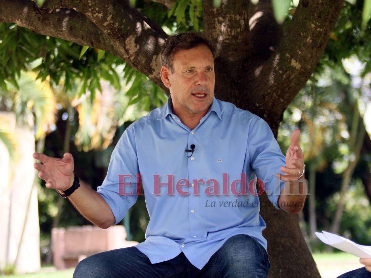 Carlos Prono contó con lujo de detalles como fue el histórico acontecimiento del surgimiento de la Ultra Fiel, fenómeno que en un inicio trajo fiesta total en los estadios, sin embargo, lamenta que con el paso del tiempo la violencia se hizo presente dentro del fútbol.