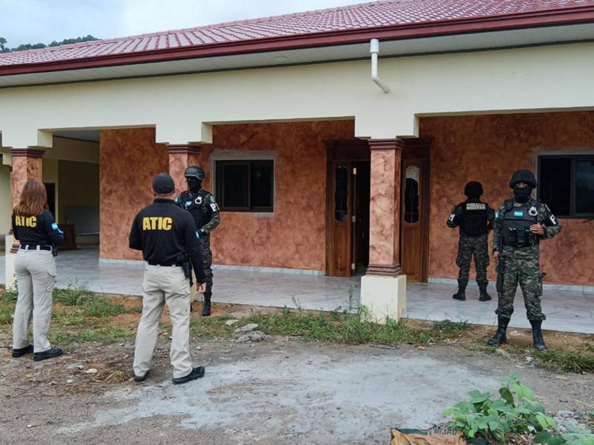 Por tráfico de drogas y armas realizan 10 allanamientos en Florida, Copán