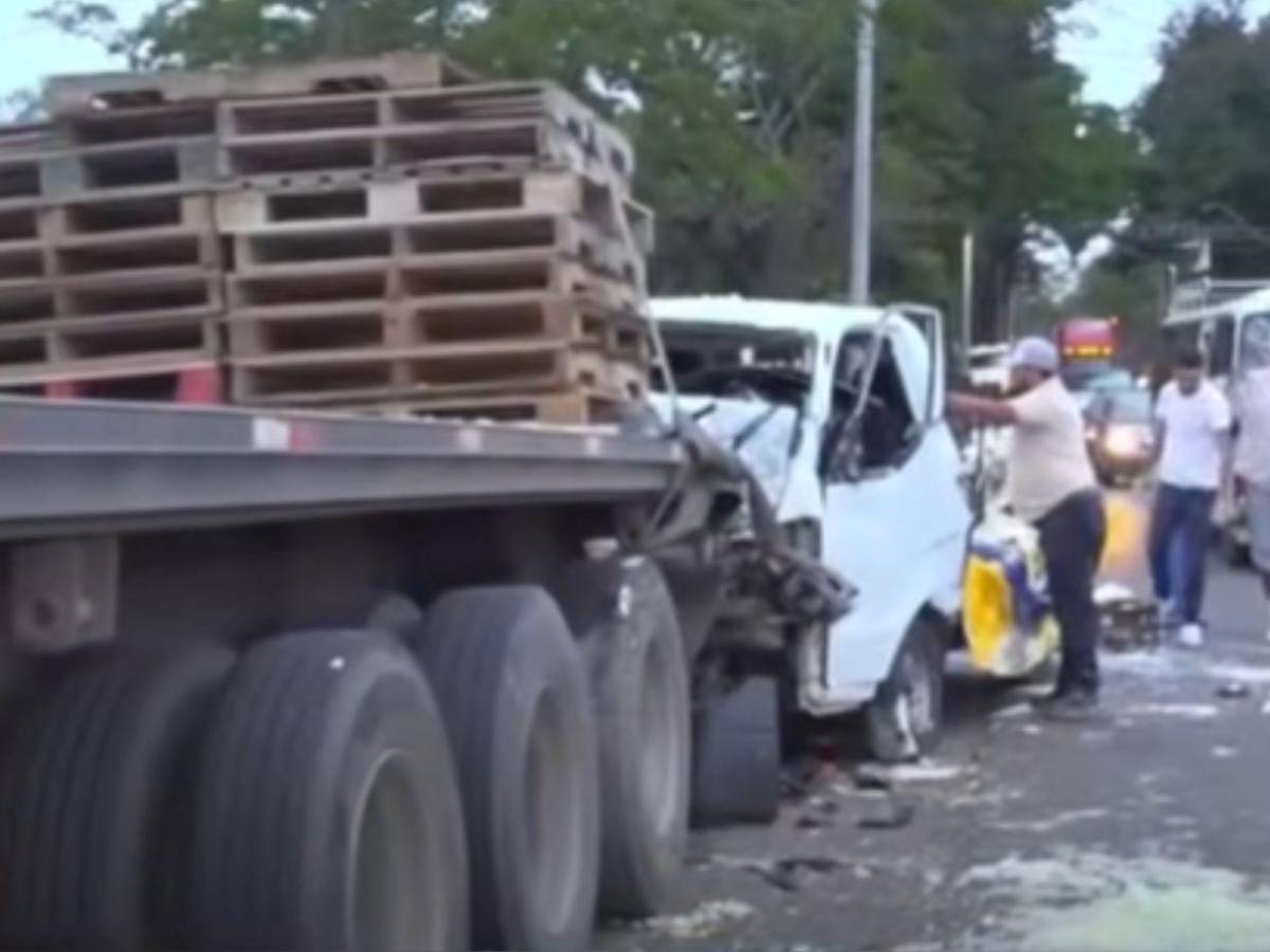 Muere conductor de camión tras fuerte colisión en carretera a Olancho