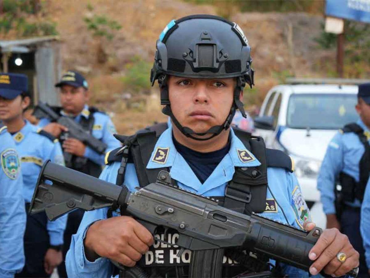 Con motorizados, patrullas y varios elementos: Policía resguarda la UNAH