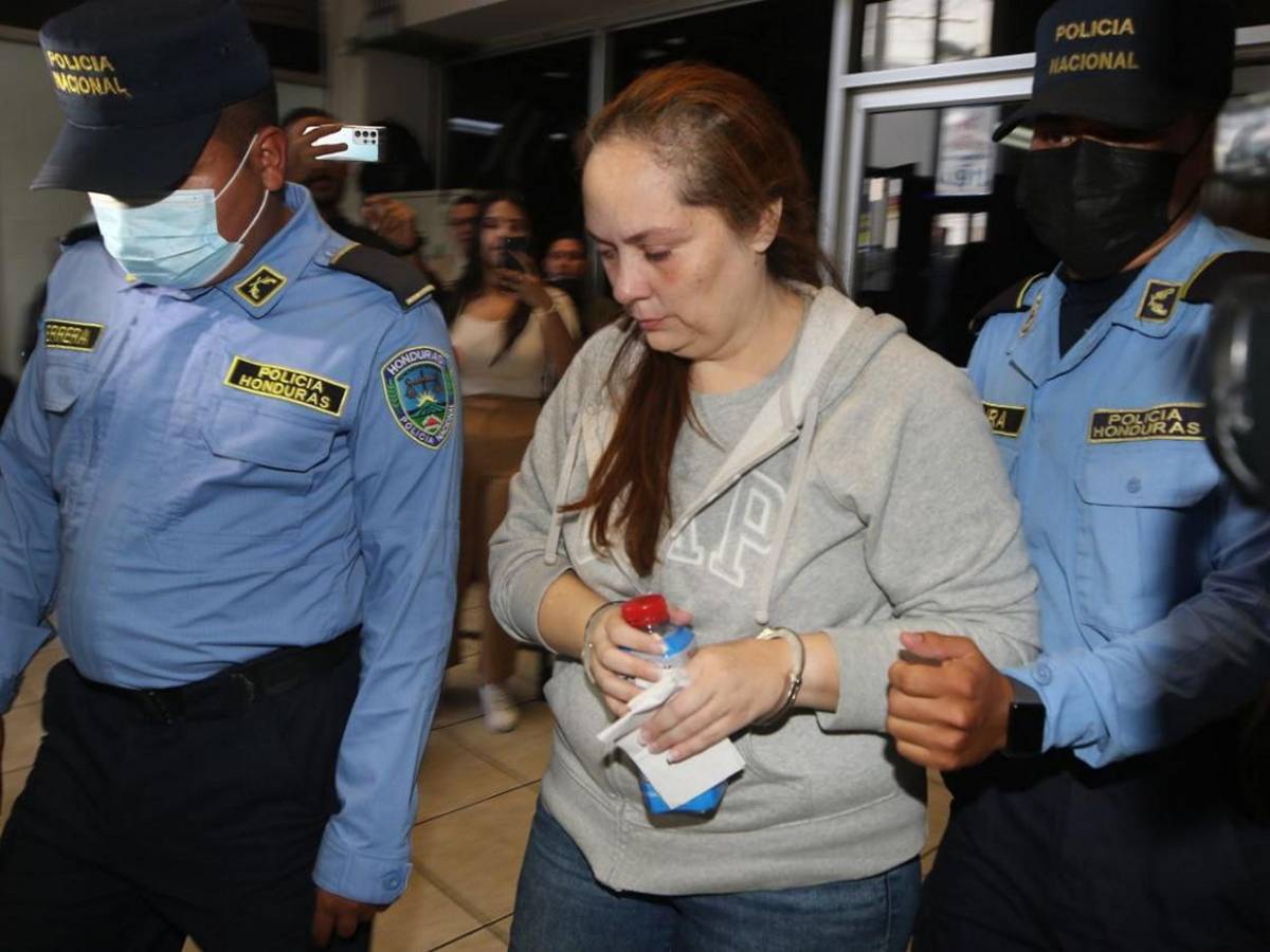 El fraude de las licencias: así habrían desviado millones Juan Ramón Molina y Liana Mayorga