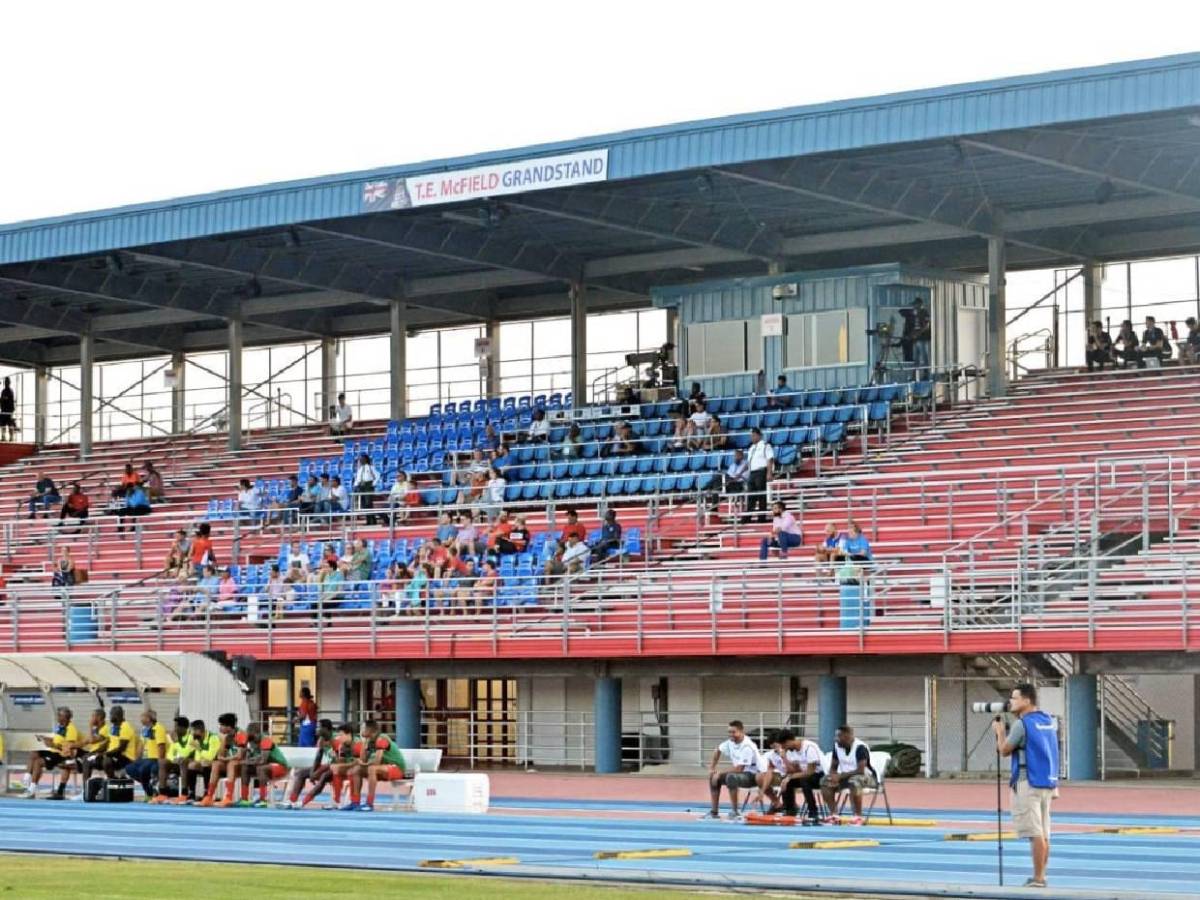 Honduras sufre en la eliminatoria: Así es la pésima cancha en que jugará ante Islas Caimán
