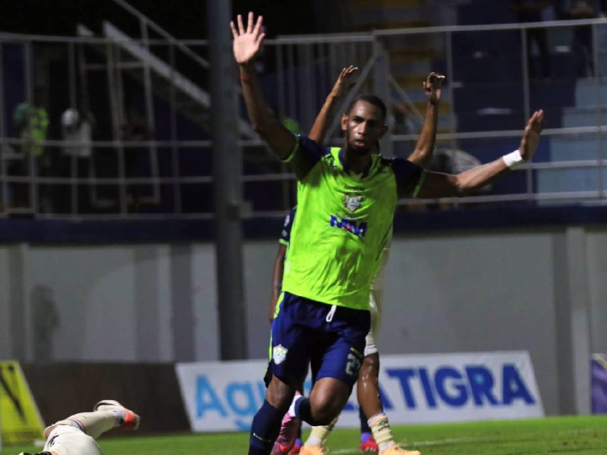 Tiktoker Carlos Eduardo Espina sorprende: La propuesta que hizo en redes para reforzar Victoria