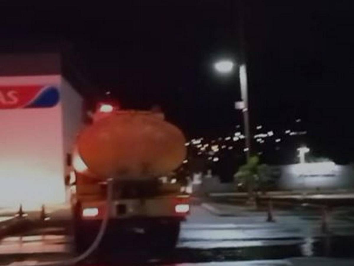 Controlado a tiempo: bomberos evitan que incendio en mall  de Comayagüela se expanda