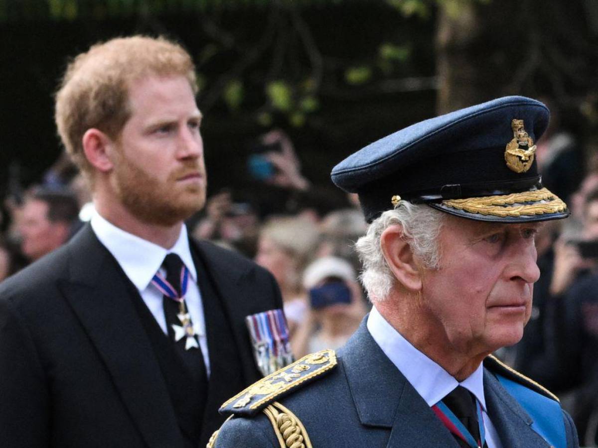 Rey Carlos III concedió “permiso especial” a Harry para funeral de Isabel II