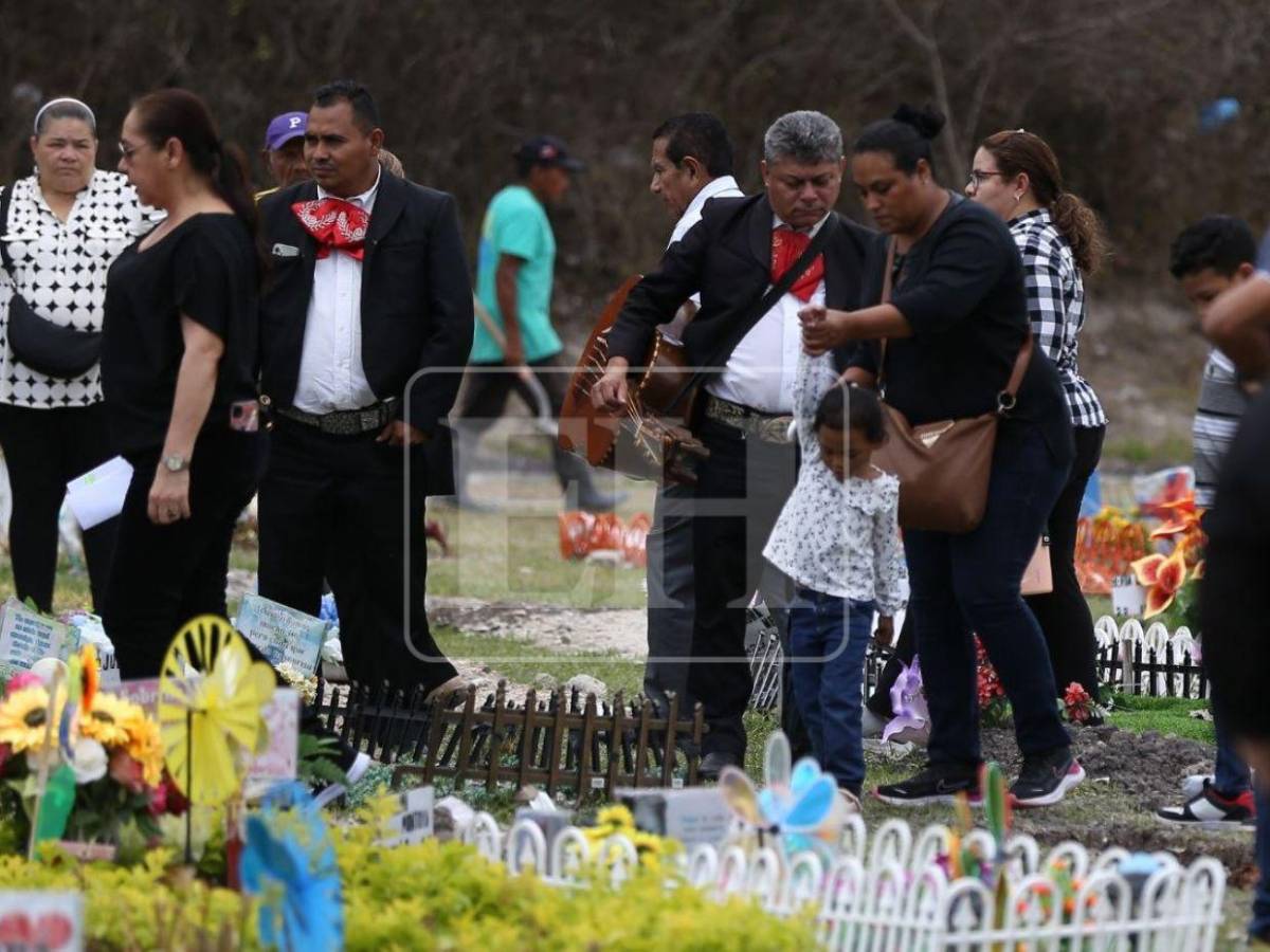 Entre lágrimas despiden a familia que murió en tragedia vial en Quimistán, Santa Bárbara