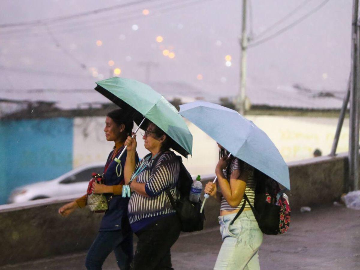 De acuerdo con el monitoreo que realiza el Sistema de Alerta Temprana de la Alcaldía Municipal, las lluvias del miércoles dejaron un acumulado de 17 milímetros, expertos de Cenaos explicaron a EL HERALDO que las lluvias necesarias para eliminar la contaminación deben superar los 30 milímetros y deben ser durante una semana.