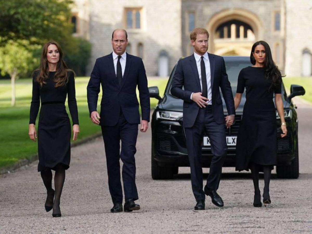 Meghan Markle, Kate Middleton y los príncipes William y Harry hicieron una aparición pública tras la muerte de la reina Isabel II.