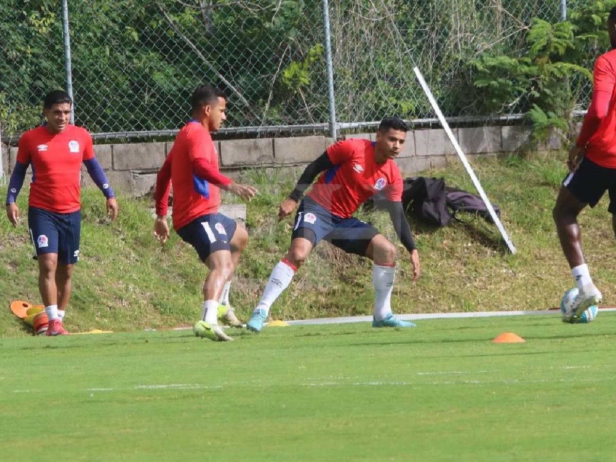 ¿Se va Carlos Pineda? Las sorpresas que dejó el entreno de Olimpia previo a jugar ante UPNFM