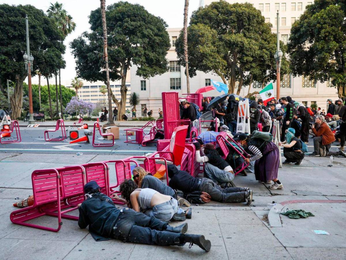 La comunidad de Los Ángeles se resiste a doblegar; siguen protestas