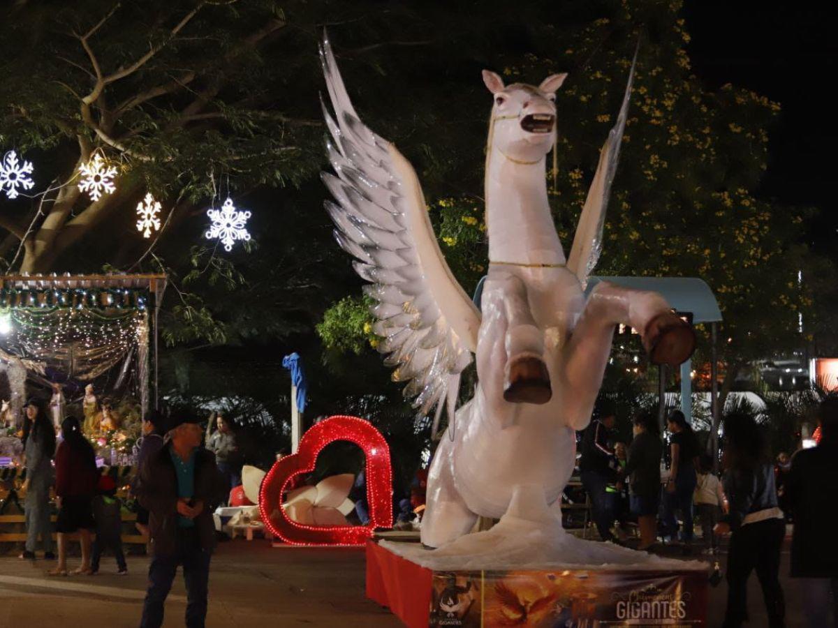 Chimeneas gigantes se quemarán el 6 de enero en la Plaza Navideña de la capital