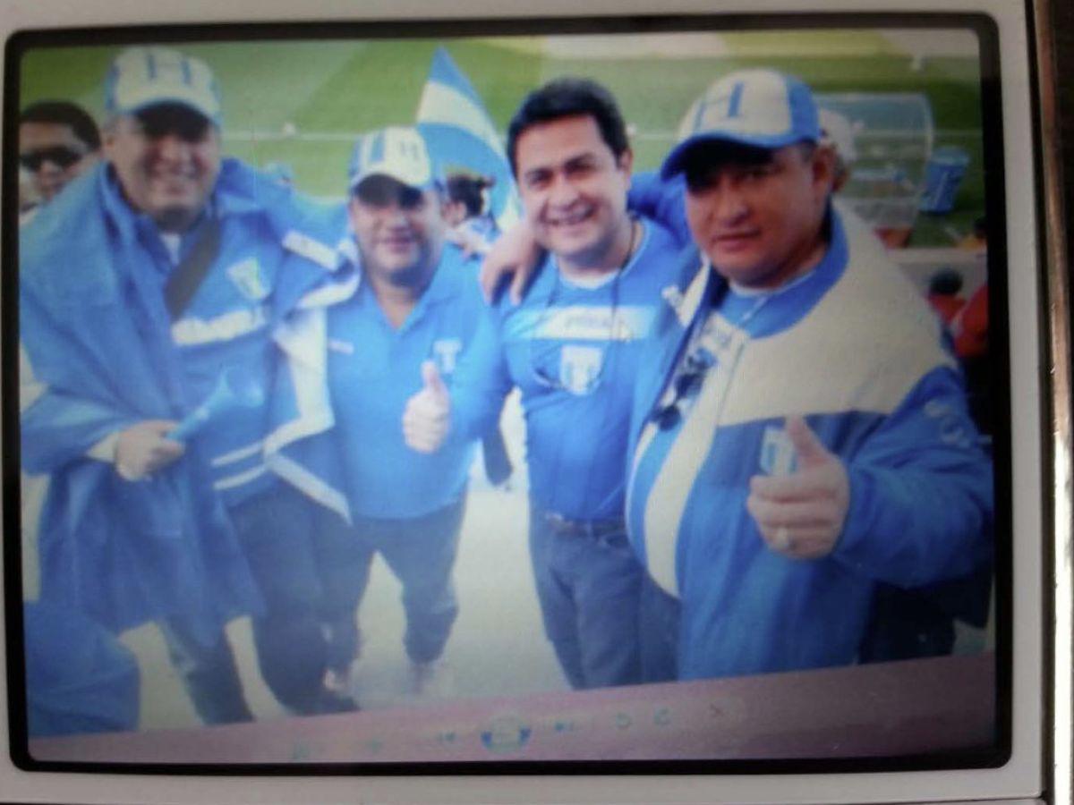 Presentan como evidencia foto de Ricardo Álvarez, JOH y líder del cártel Valle Valle