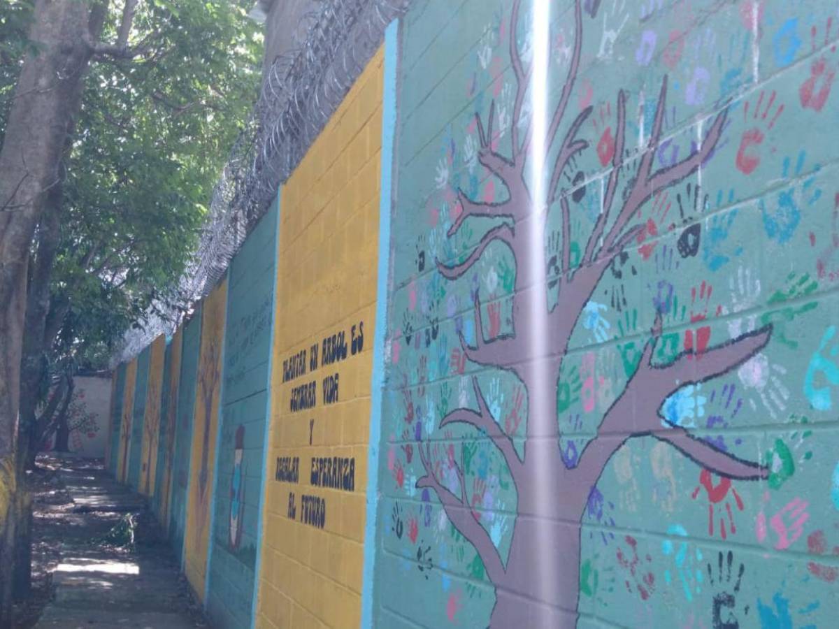 Murales ecológicos transforman el Instituto Saúl Zelaya Jiménez