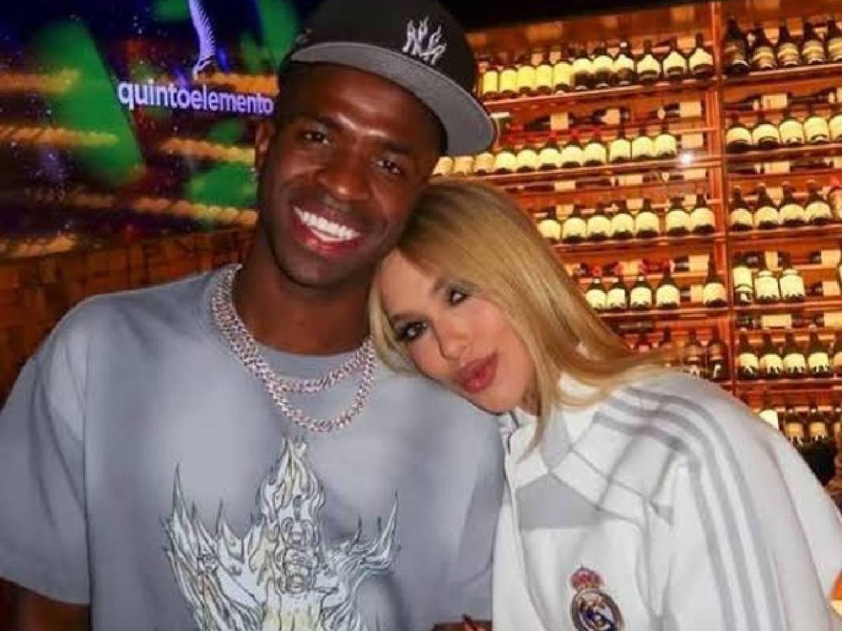 Vinicius con el corazón roto: Así fue captada su exnovia besando a otro hombre y revelan quién es