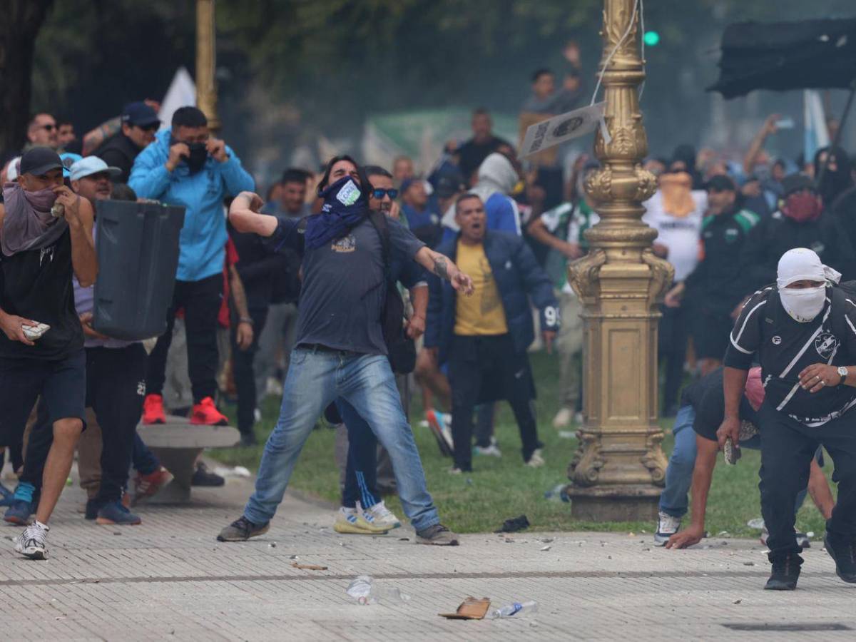 39 personas detenidas y caos deja la marcha de los jubilados en Buenos Aires