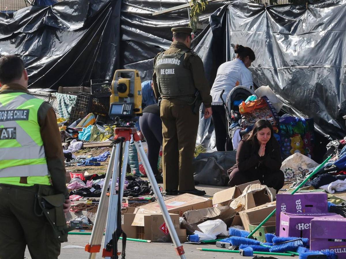Vehículo a exceso de velocidad embiste feria en Chile y mata a seis personas