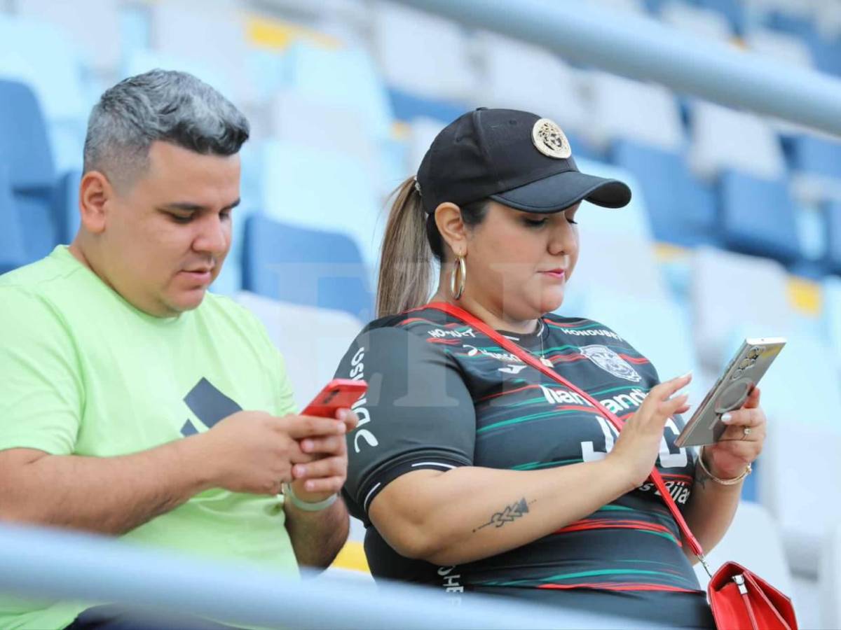Lindas chicas e imágenes inéditas que está dejando el Victoria vs Marathón en La Ceiba