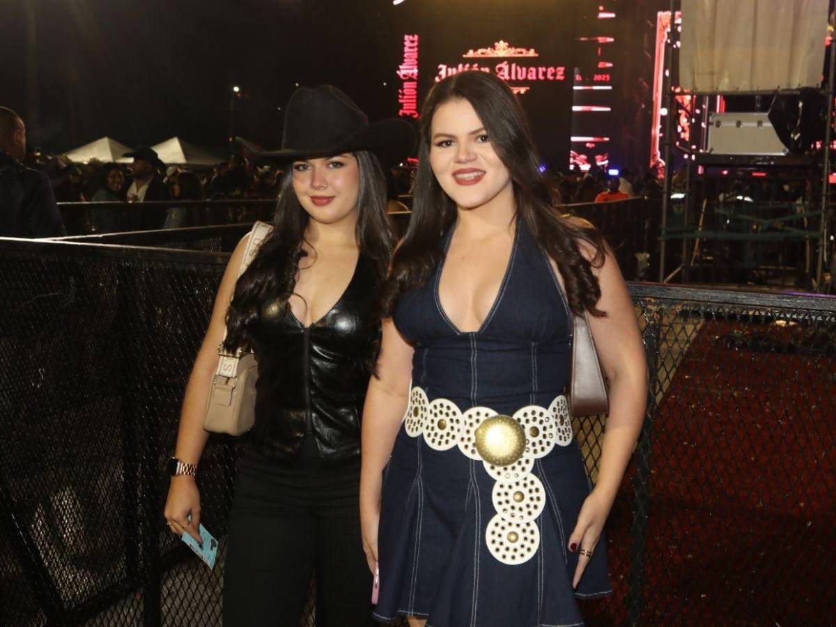 Sombreros, botas y flecos: la moda norteña del público en el concierto de Julión Álvarez
