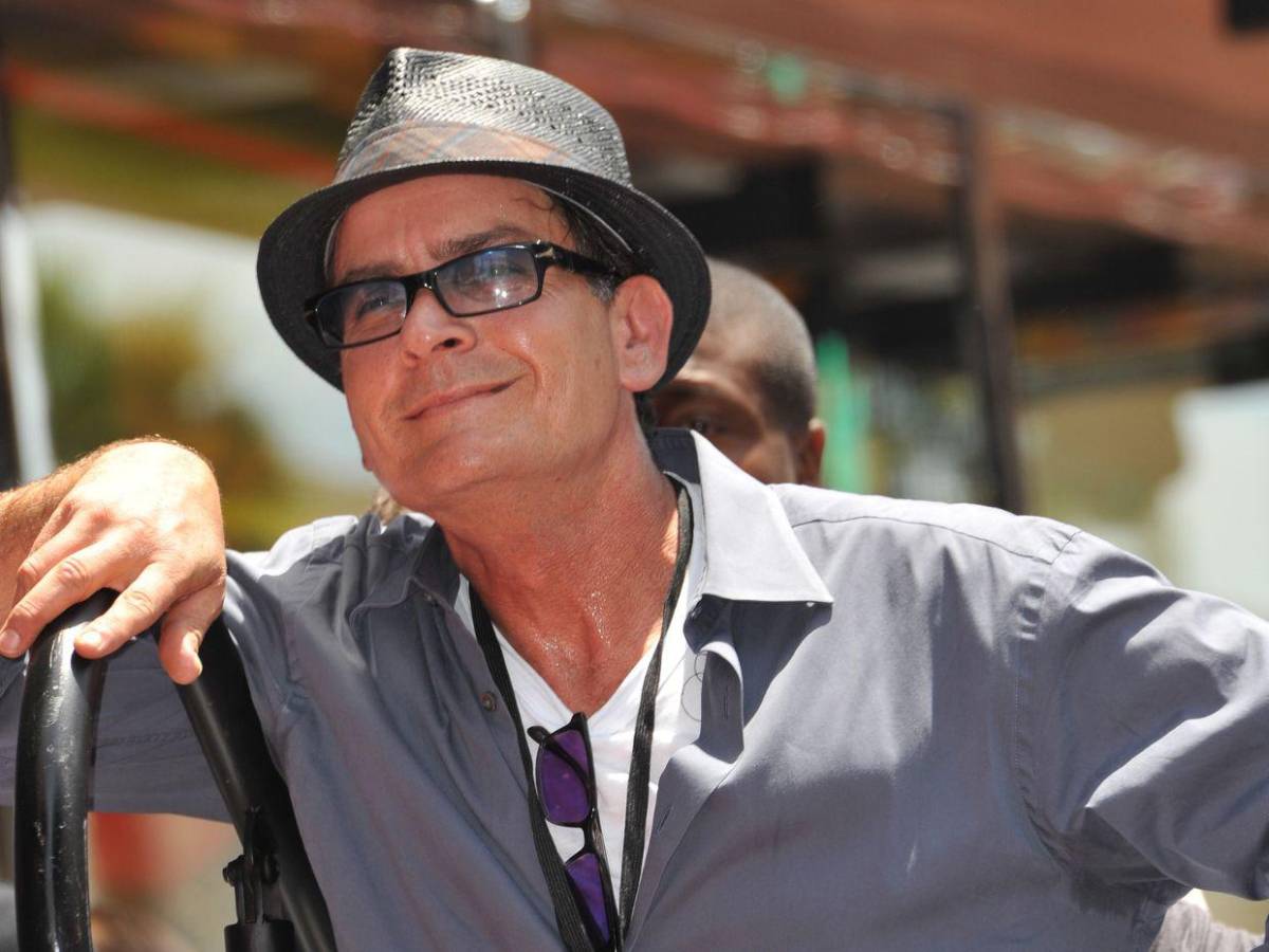 Charlie Sheen admite 47,000 parejas sexuales y revela cómo sus hijos lo rescataron