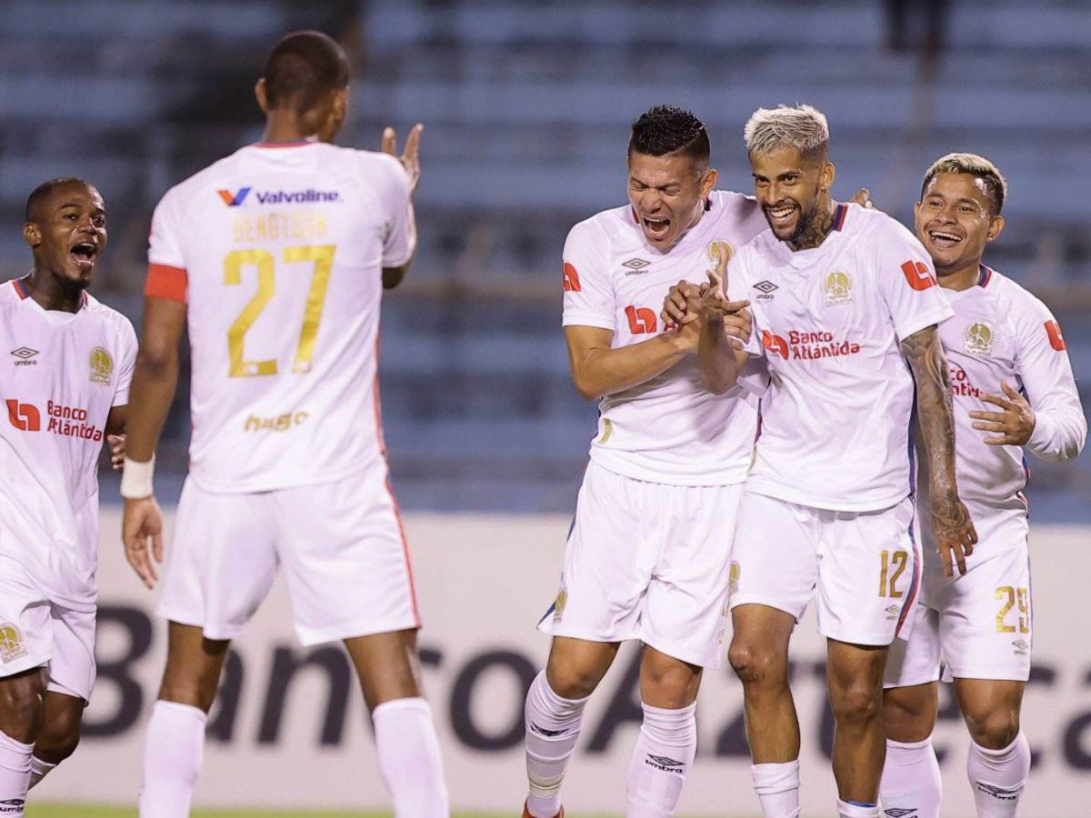 Olimpia amarga el debut de Ninrod Medina venciendo a Motagua 3-1 en el clásico