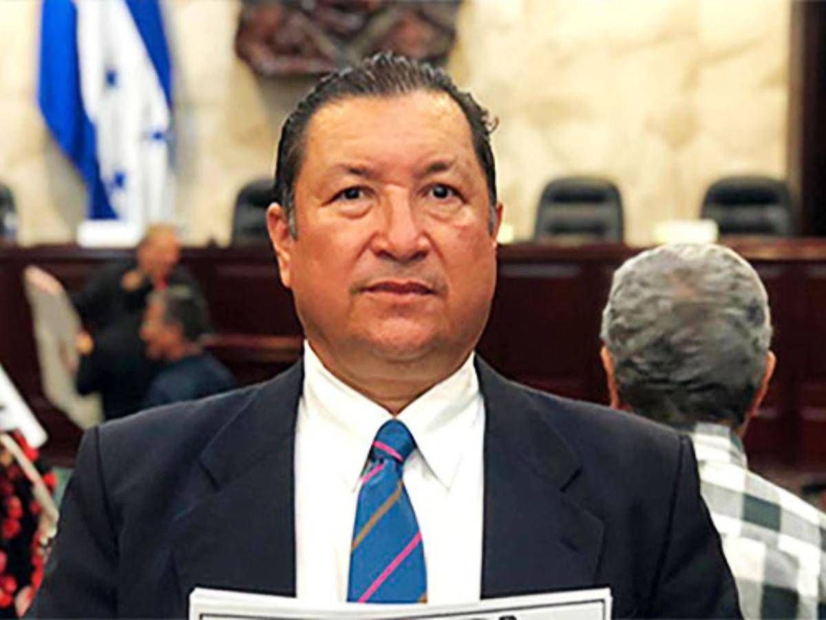 Precandidatos a diputado envueltos en polémicas, conflictos y acusaciones