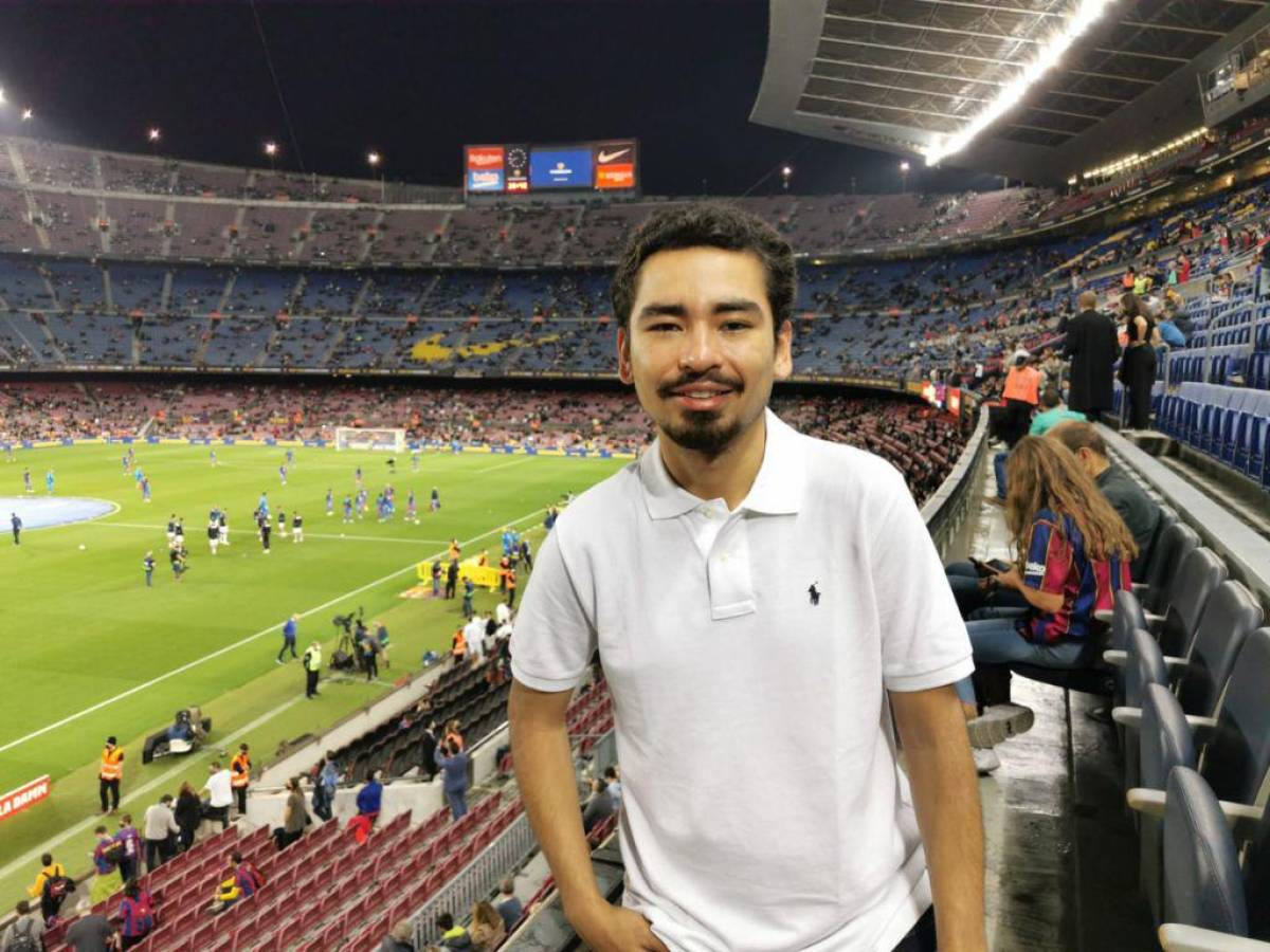 Siendo un gran aficionado del FC Barcelona, Diego cumplió un sueño de ver un partido en el Camp Nou.