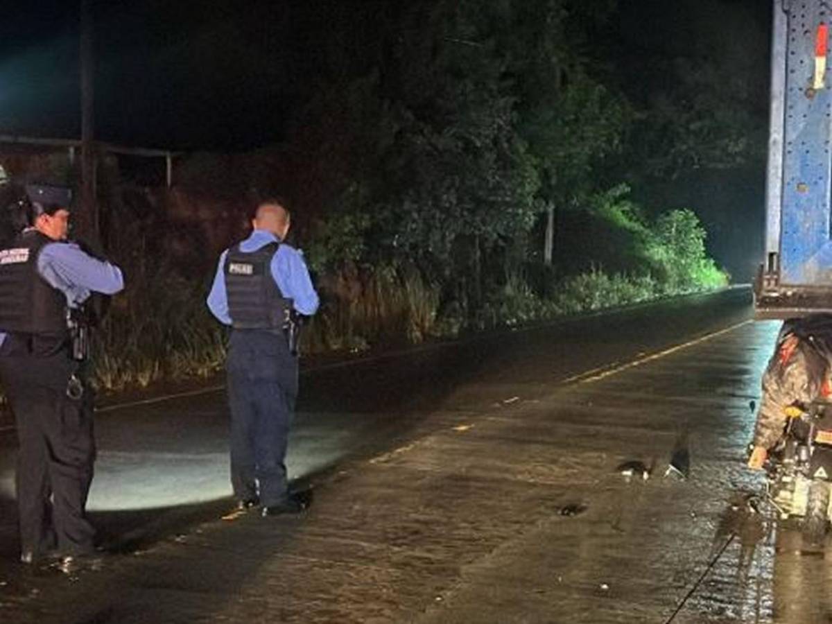 Joven muere por volqueta averiada que invadía mitad del carril en carretera al sur