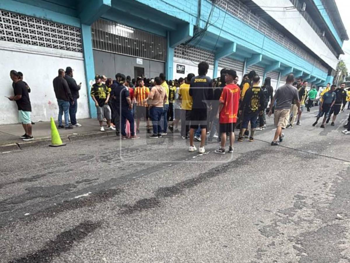 Periodista enamora, argentino sorprende, pleito de aficionados y héroe de Real España ante Motagua