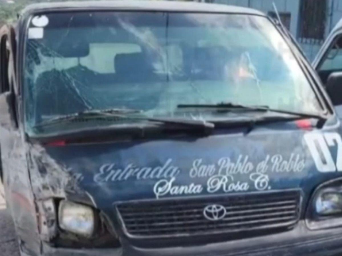 Al menos 12 personas resultan lesionadas en aparatoso accidente de un busito en Copán