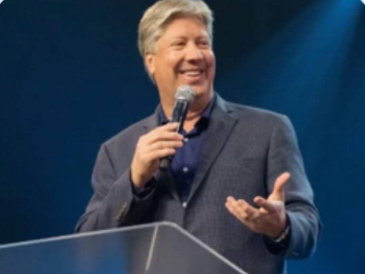 La caída del pastor Robert Morris: fundador de megaiglesia y exasesor de Trump, condenado por abuso sexual