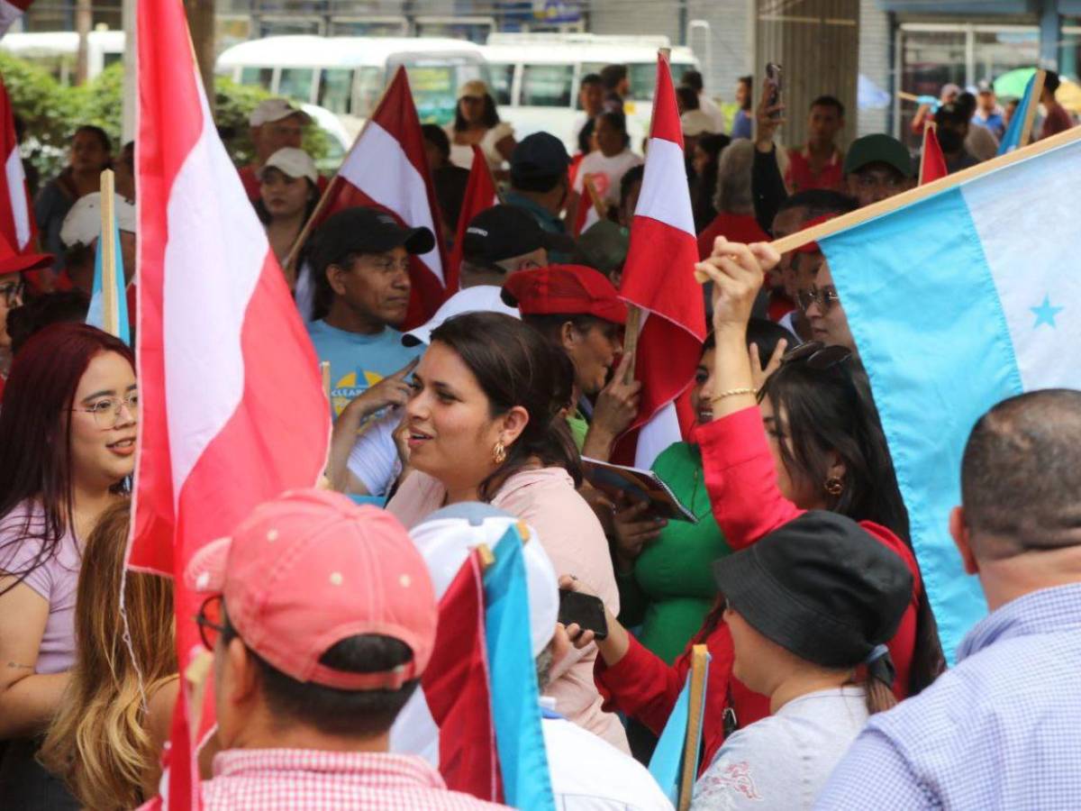 Peleando ruta por Honduras: a bordo de la Cálixneta llegaron liberales al Congreso