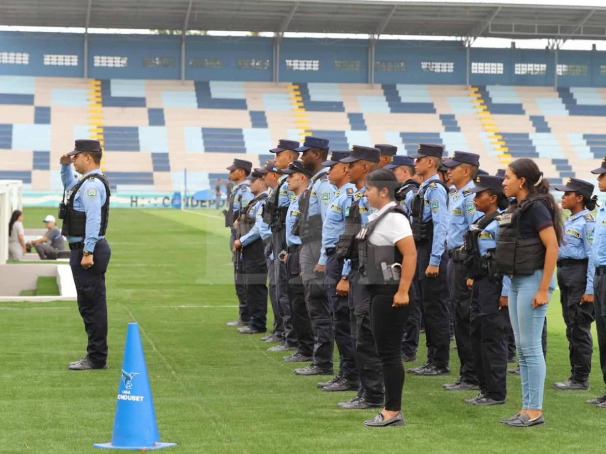Lindas chicas e imágenes inéditas que está dejando el Victoria vs Marathón en La Ceiba