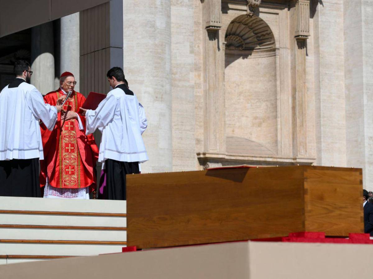 Así se vivió la misa de exequias por el papa Francisco en la Plaza de San Pedro Así se vivió la misa de exequias por el papa Francisco en la Plaza de San Pedro